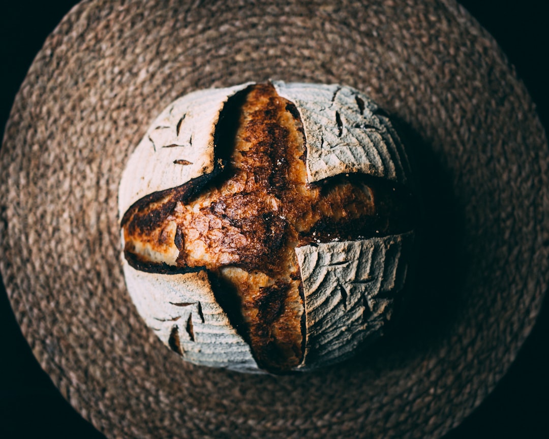 sourdough bread scoring pattern, artisan bread baking process