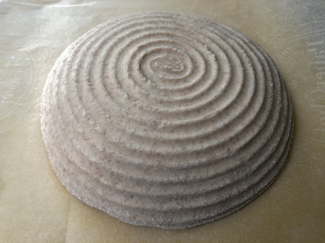 sourdough bread scoring pattern baking, artisan bread crust crumb structure